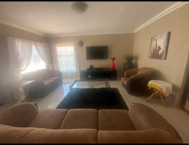 3 BEDROOM HOUSE FOR SALE IN AERORAND